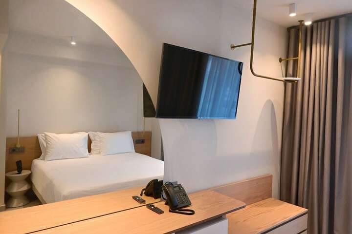Room 9 of 24