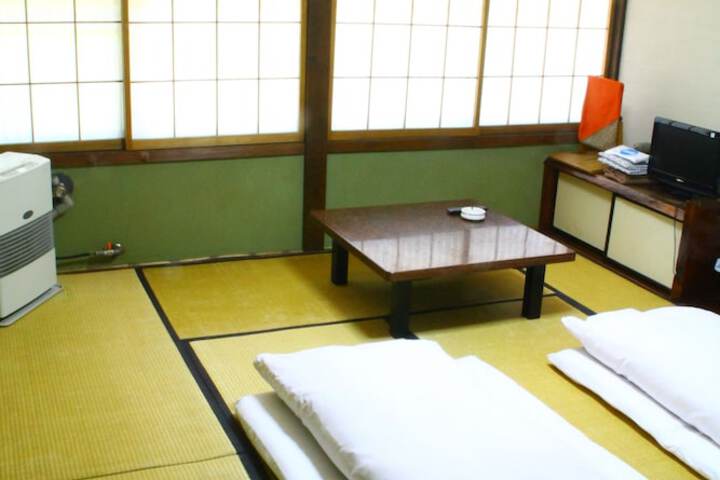 Room 4 of 26