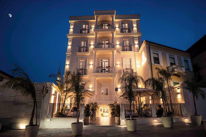Art Gallery Boutique Hotel