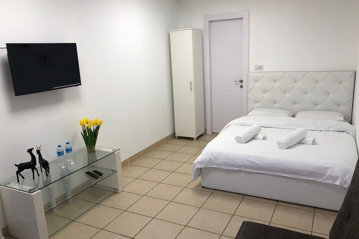 Room 9 of 140
