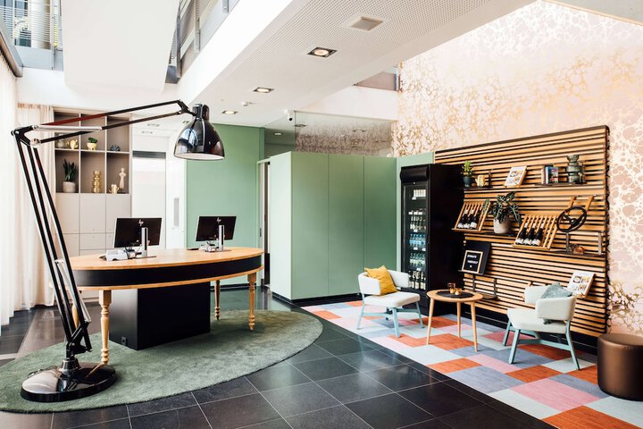 Entrance & Lobby