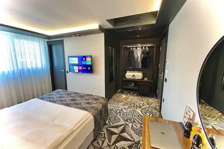 Room 11 of 47