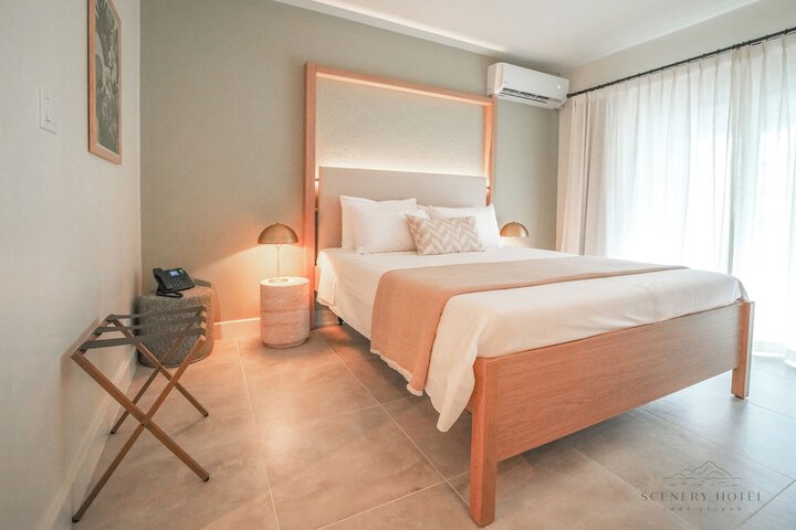 Room 10 of 28