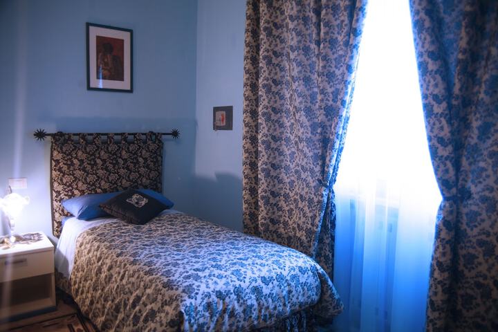 Room 2 of 36