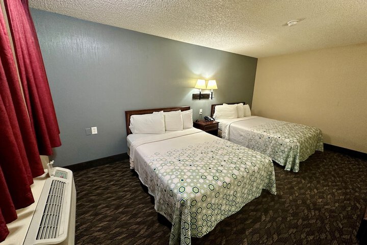 Studio 2 Queen Beds (3 of 3)