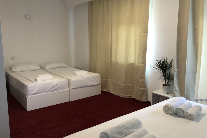 Room 7 of 27
