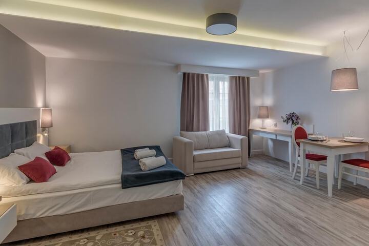 Room 10 of 46