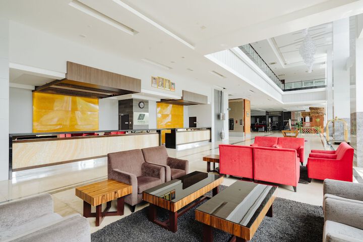 Entrance & Lobby