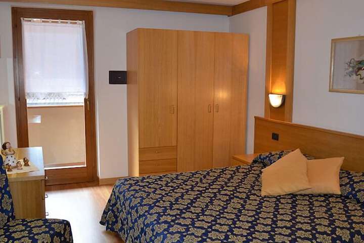 Room 5 of 14