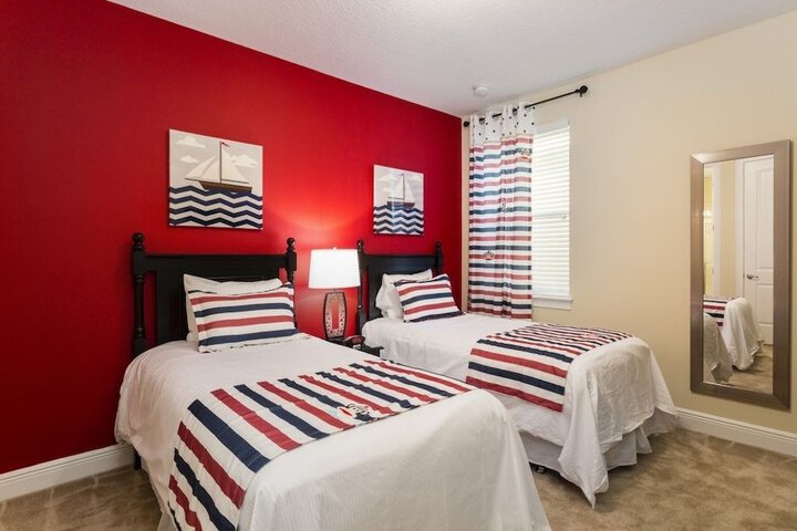 Room 8 of 39