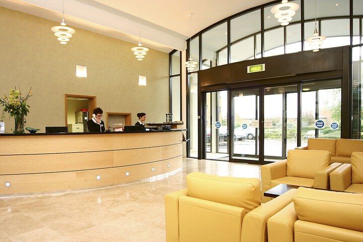 Entrance & Lobby