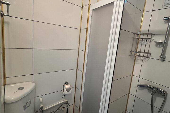 Room 4 of 6