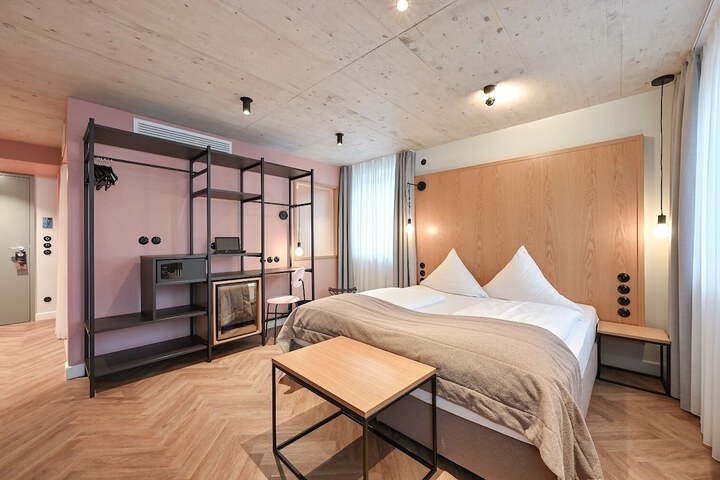 Room 34 of 134