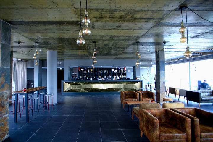 Lounge 50 of 73