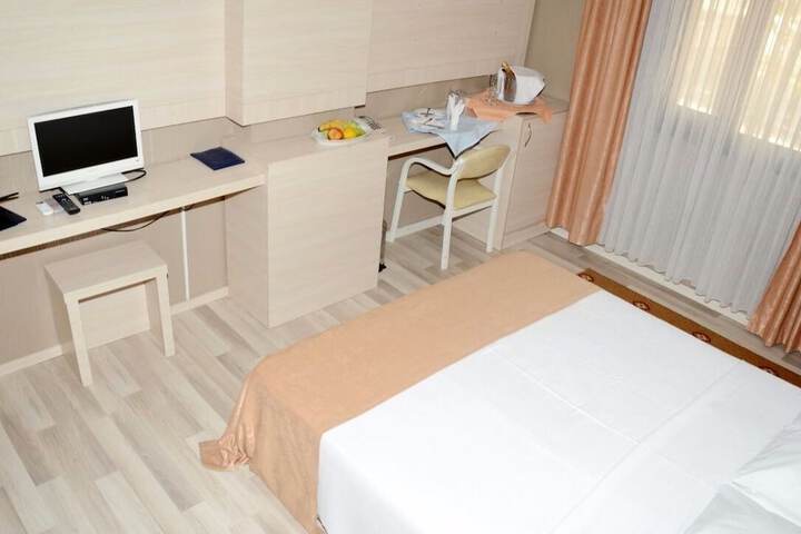 Room 10 of 34