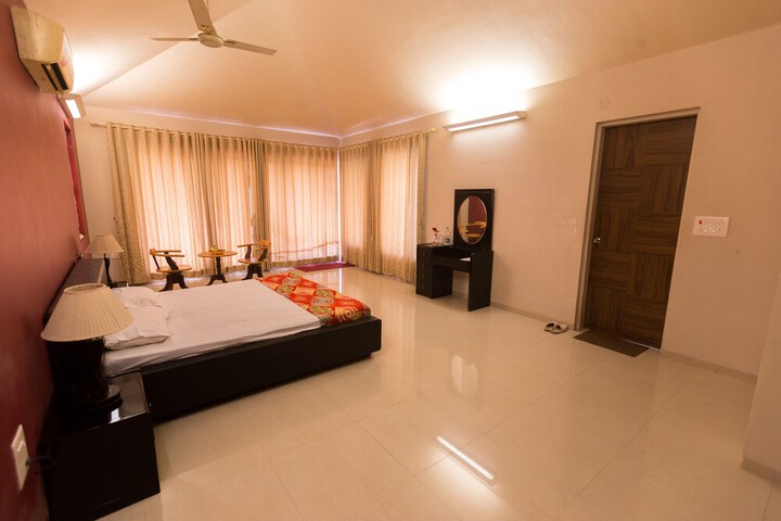 Room 20 of 102