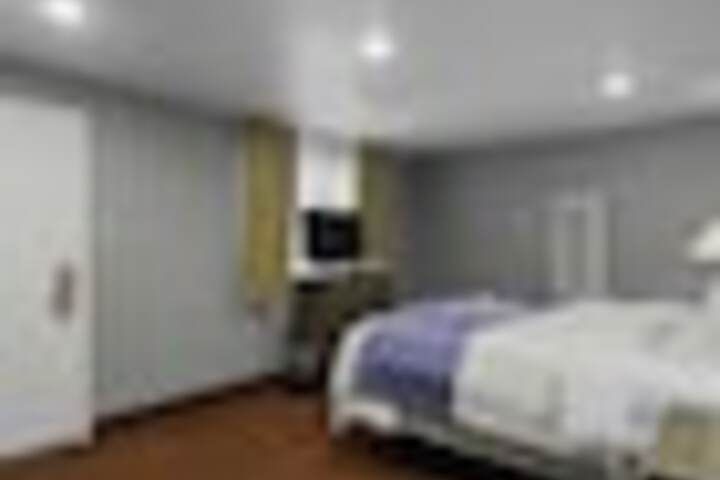 Room 35 of 129