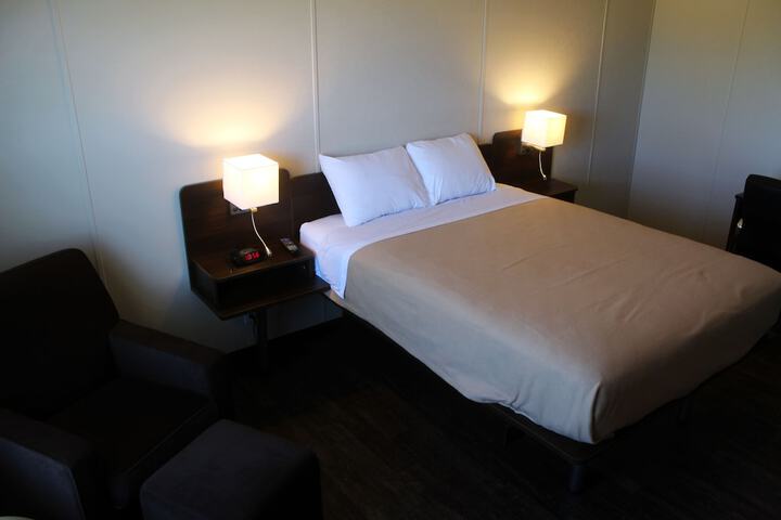 Room 4 of 10