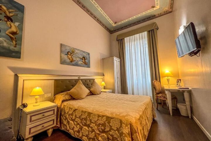 Room 27 of 61