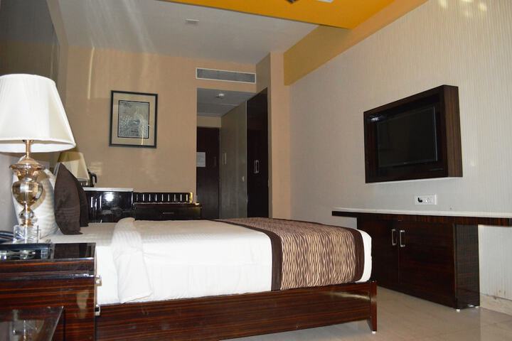 Room 9 of 53