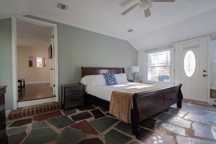 Room 8 of 125