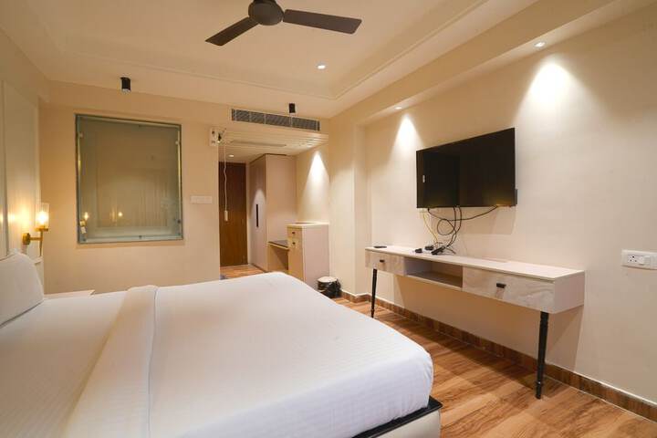 Room 28 of 64
