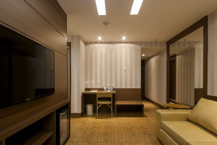 Room 30 of 81
