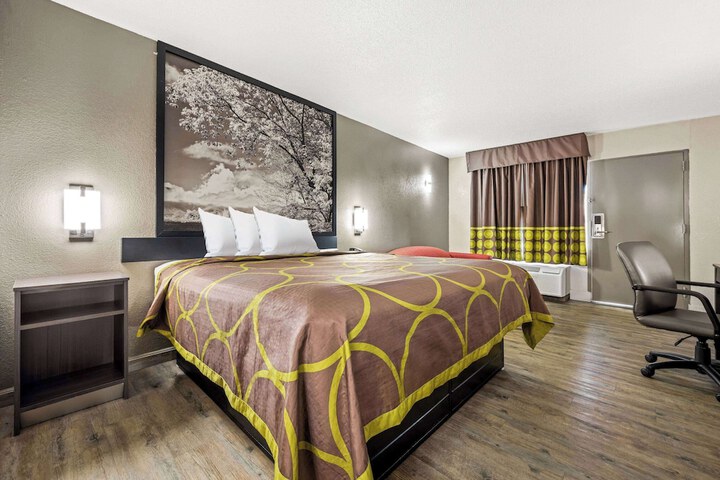 Room 21 of 47