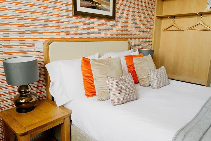 Room 103 of 164