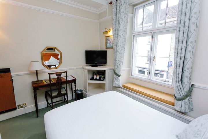 Room 16 of 35