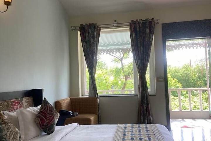 Room 8 of 32