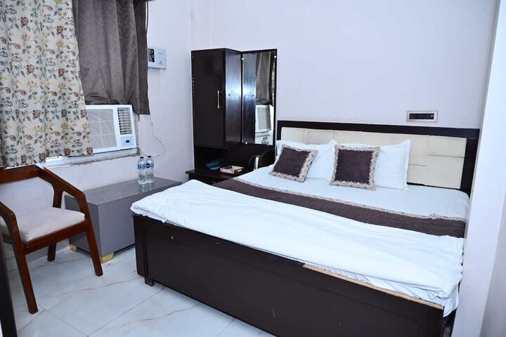 Room 28 of 44