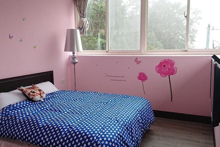 Room 4 of 28