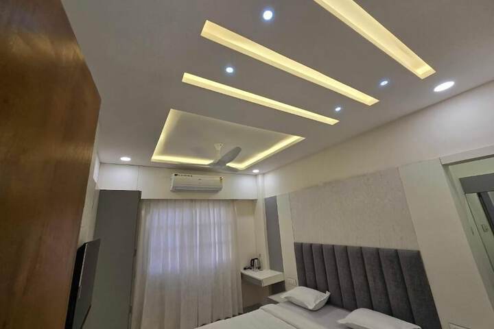 Room 12 of 19