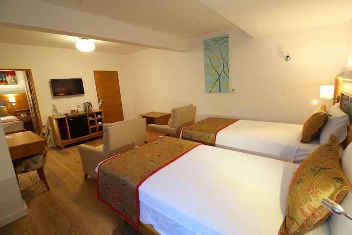 Room 4 of 36