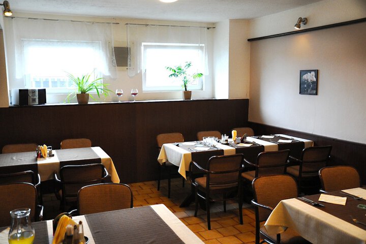 Dining 38 of 49