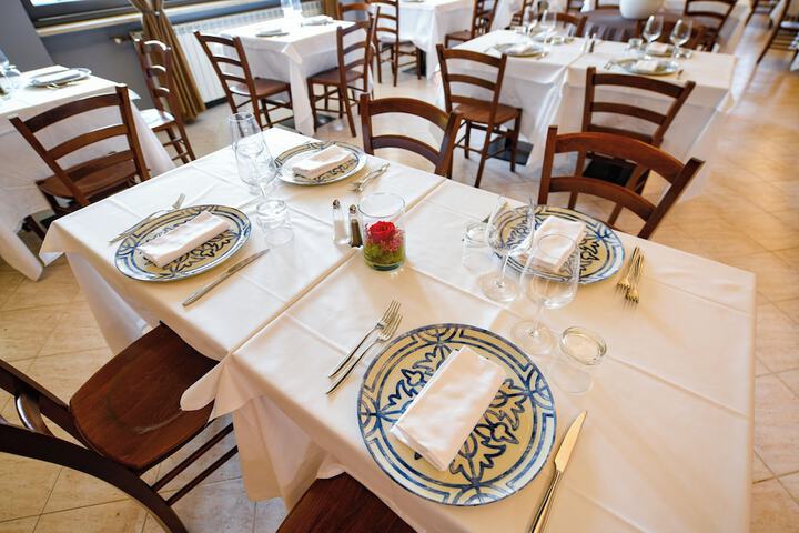 Dining 44 of 104