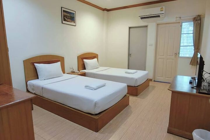 Room 9 of 27