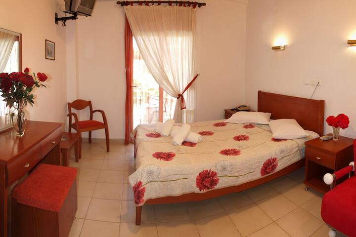 Room 6 of 35