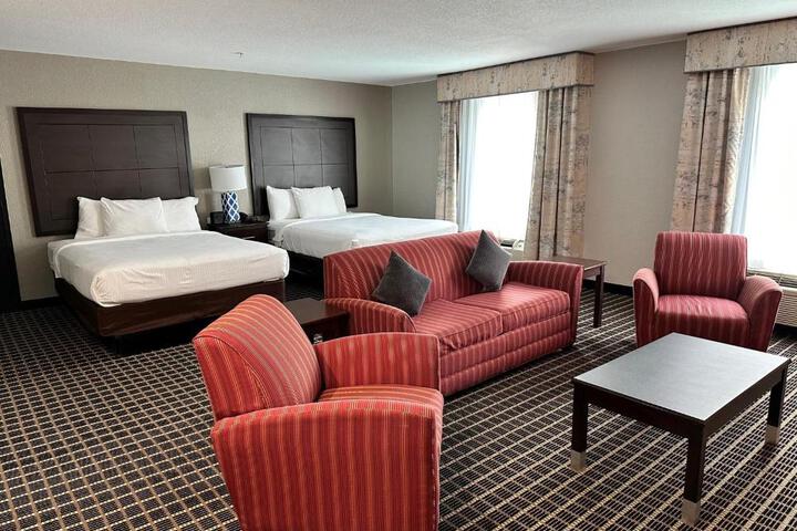 2 Queen Beds (7 of 11)