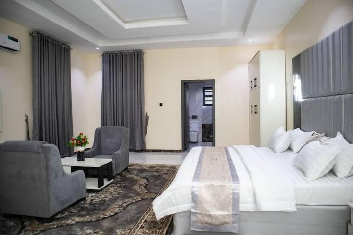 Room 4 of 48