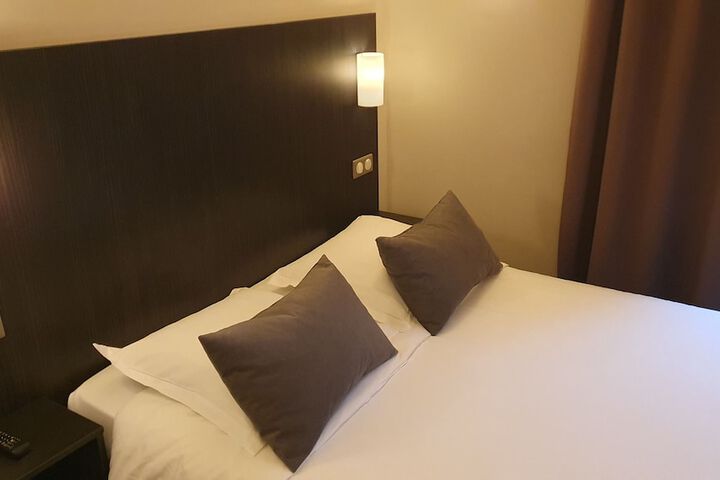Room 10 of 27