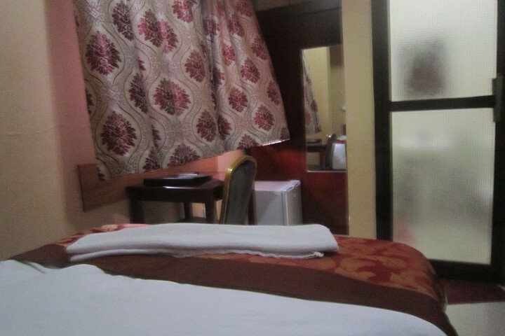 Room 10 of 33