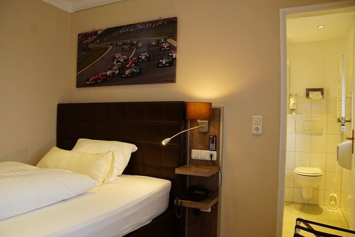 Room 19 of 79