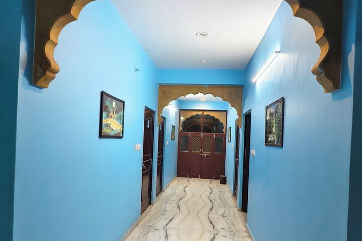 Room 7 of 11