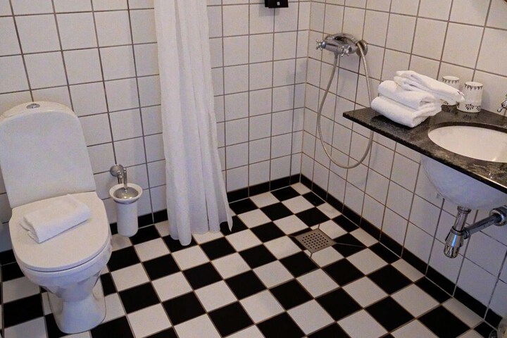 Room 154 of 214