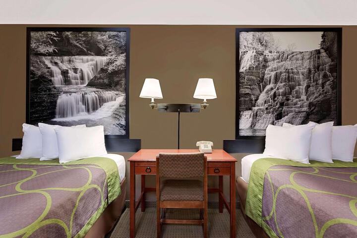 2 Double Beds (9 of 14)