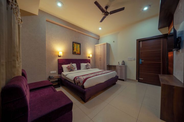 Room 9 of 48