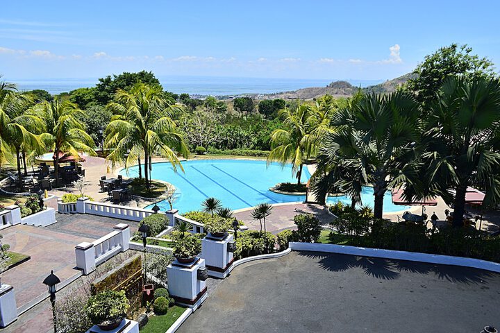 Hotel with Pool