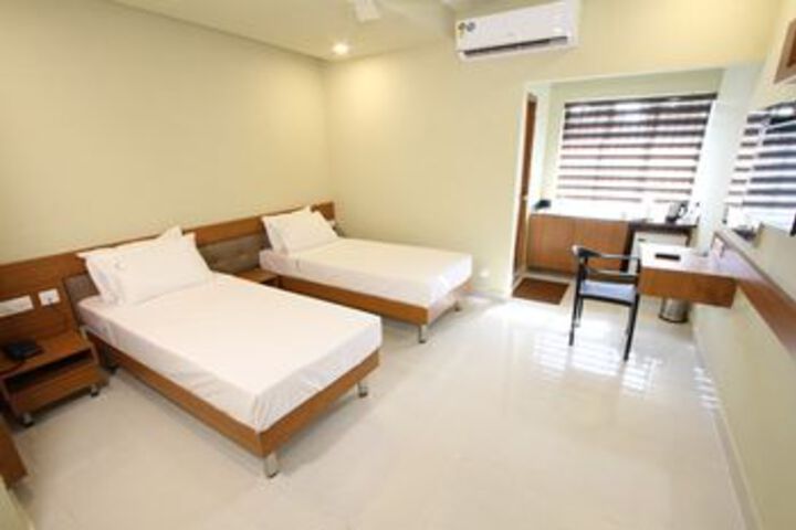 Room 4 of 5